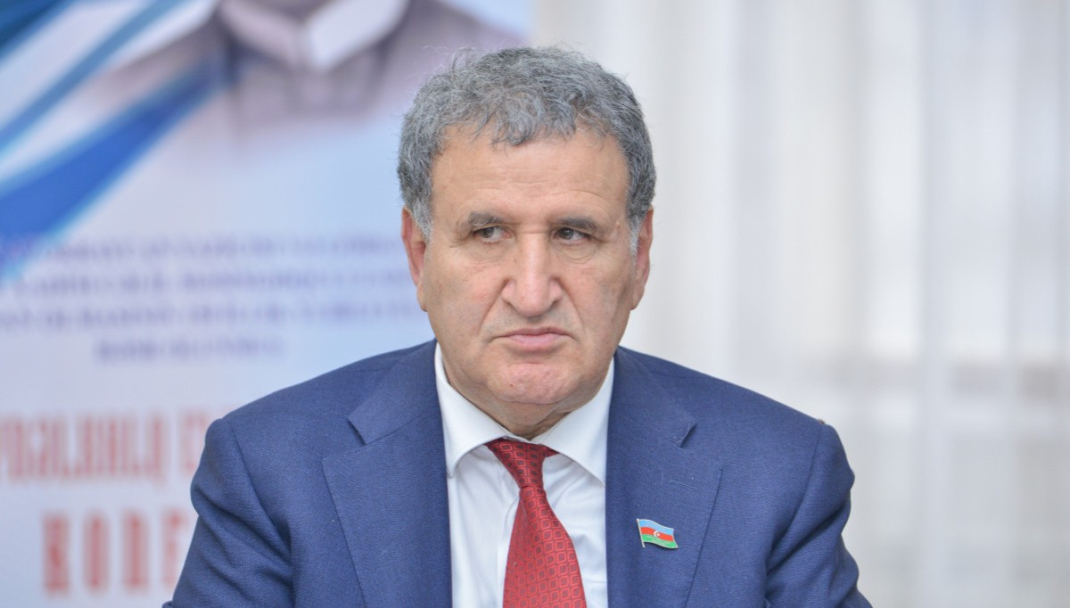 \"Mən kimlərinsə yatdığını görməmişəm\" - AMEA prezidenti