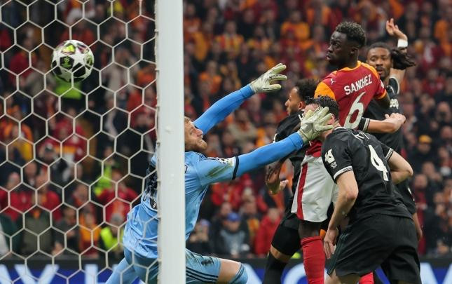 \"Qalatasaray\" 1/8 finalda - \"Yuventus\"u devirdi