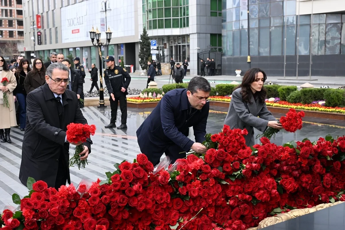 MEDİA-nın kollektivi \"Ana harayı\" abidəsini ziyarət etdi - FOTOLAR