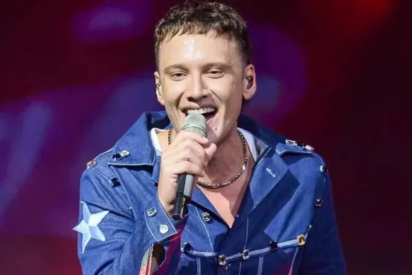 Müğənni Edis hava limanında saxlanıldı