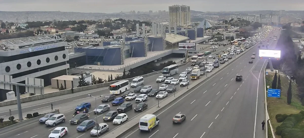 Paytaxtın bəzi küçələrində sıxlıq var