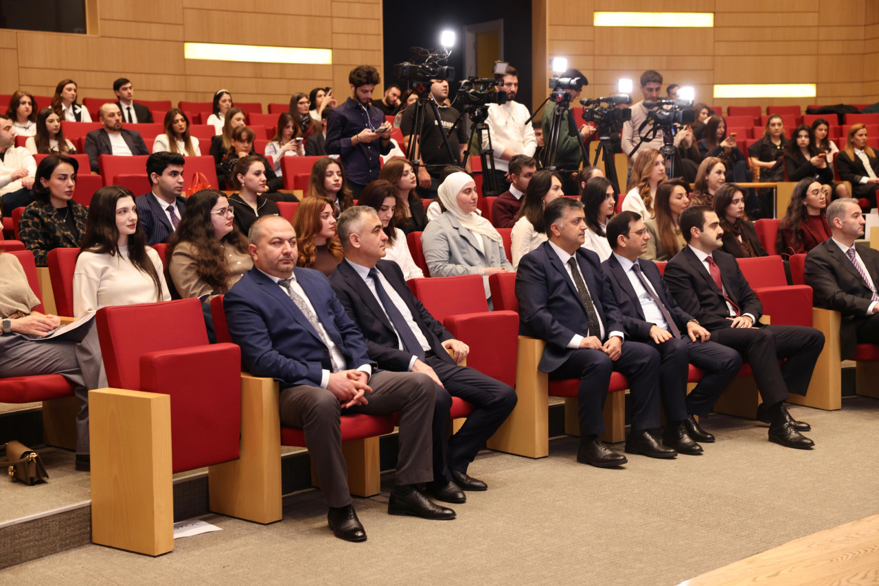 Dövlət Proqramı məzunları üçün karyera sərgisi keçirildi - FOTOLAR