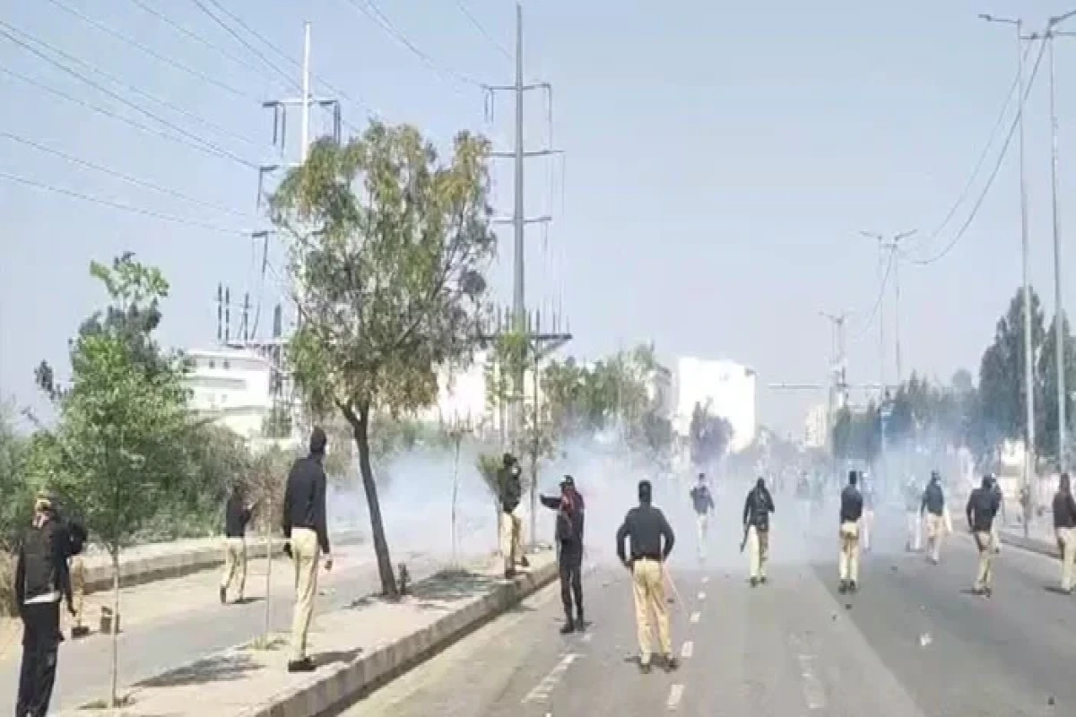 Pakistanda ABŞ konsulluğu qarşısında toqquşma - 8 nəfər ölüb&nbsp;