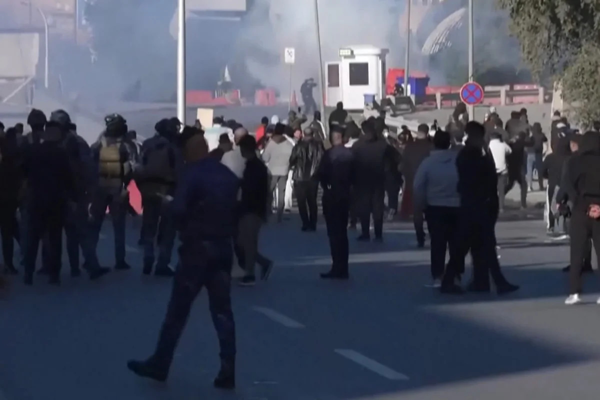 İran vətəndaşları ABŞ-nin İraqdakı səfirliyinə hücum ediblər 