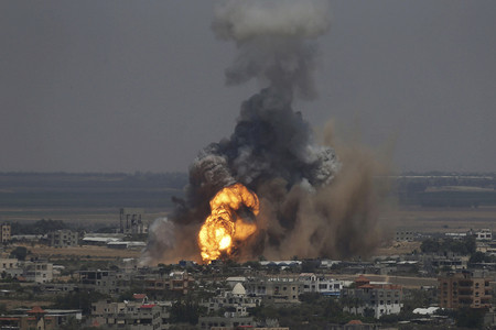 Beyrutda güclü partlayışlar eşidilir&nbsp;