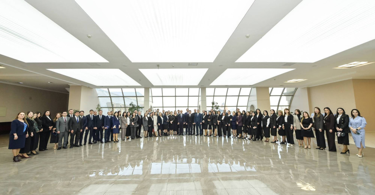 Nazir məktəb direktorları ilə görüşdü - FOTOLAR