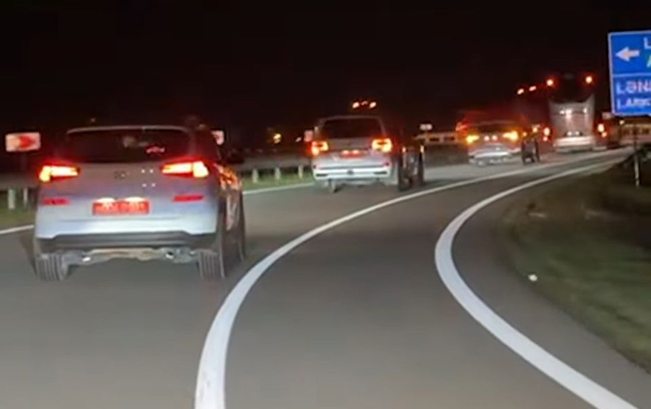 Rusiya FHN təyyarəsi Lənkərana endi - VİDEO