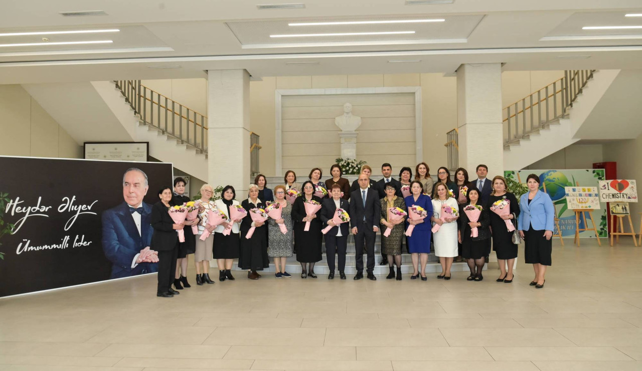 Qadın müəllimlərin təhsildə rolu - Nazir təqaüdçü pedaqoqlarla görüşdü