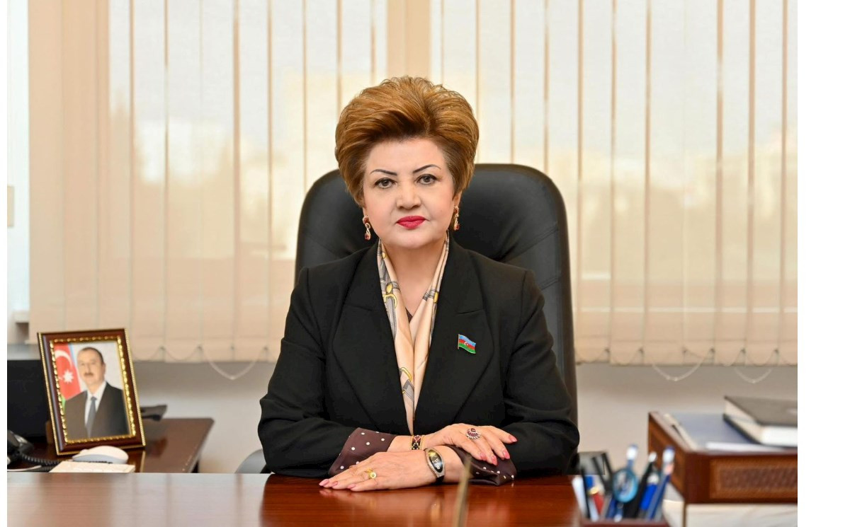 Tənzilə Rüstəmxanlı fotoşopla yaşını azaltdı - FOTO