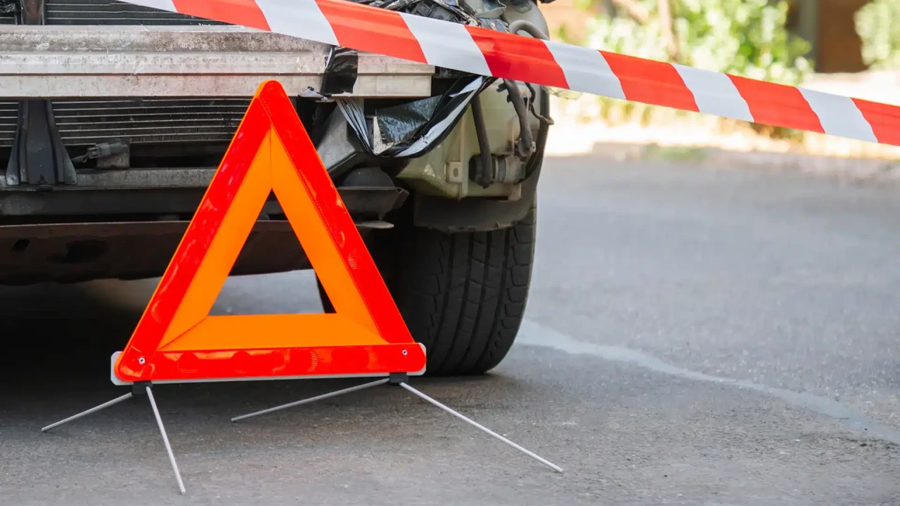 Qadın maşında sıxılı vəziyyətdə qaldı - Bakıda AĞIR QƏZA