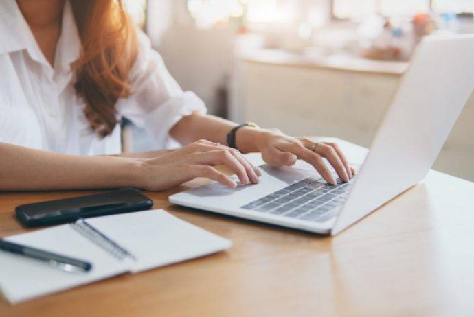 Azərbaycanda bu sahədə çalışan qadınların maaşı yüksəkdir -&nbsp;MƏBLƏĞ