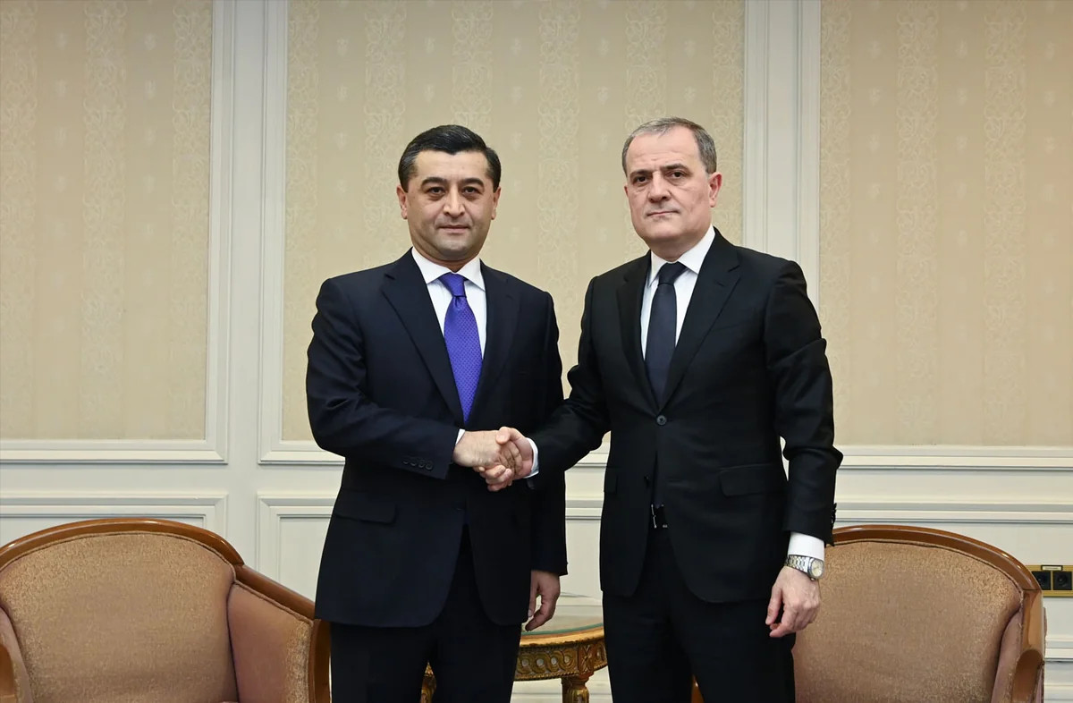 Ceyhun Bayramov özbəkistanlı həmkarı ilə görüşdü