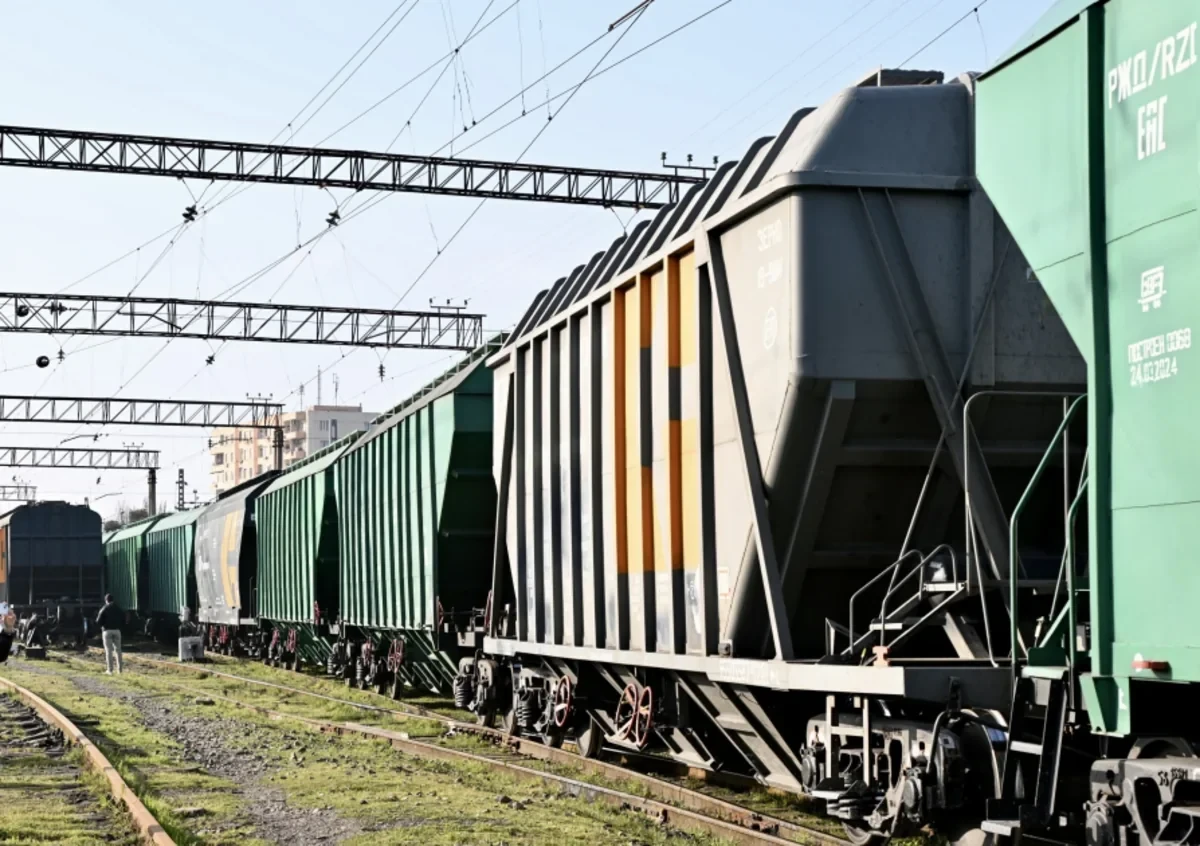 Taxıl yüklü vaqonlar Bakıdan yola salındı - FOTO