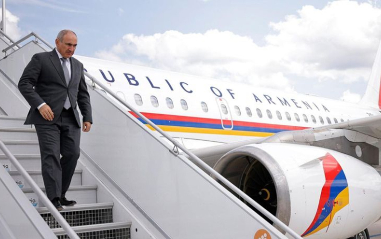 Paşinyan Fransaya getdi