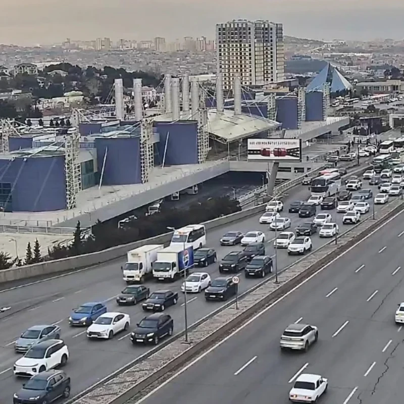 Paytaxtın bu küçələrində sıxlıq var