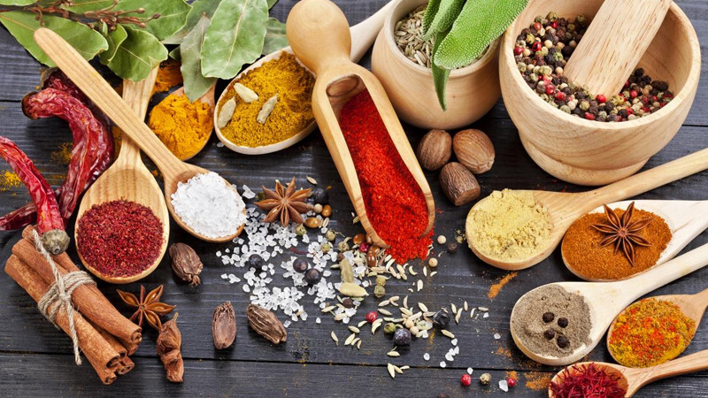 Kalsiumla zəngin 10 ot və ədviyyat