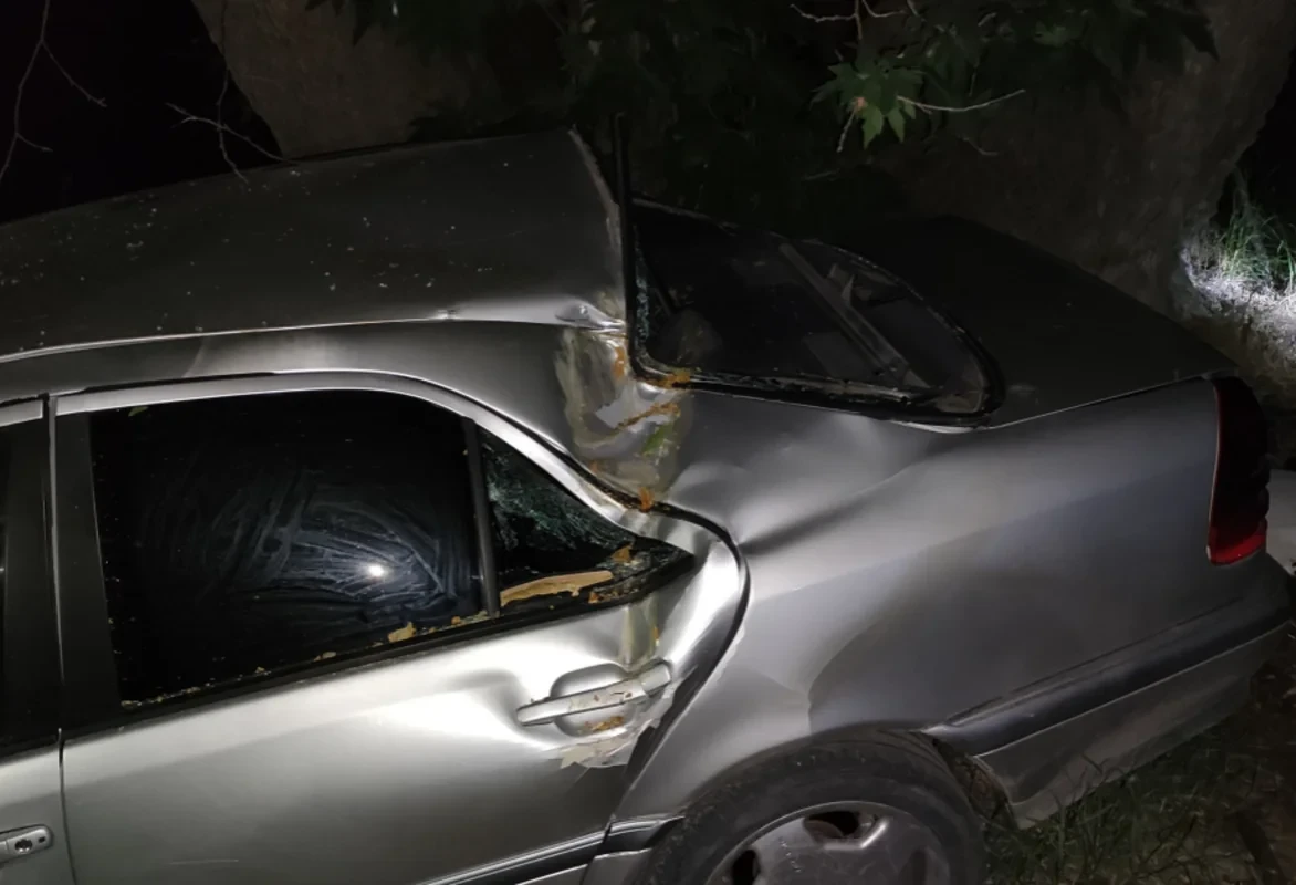 Qusarda \"Mercedes\" dərəyə aşdı - Yaralanalar var