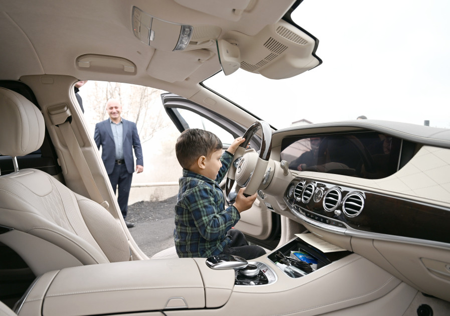 “Sənin maşınını istəyirəm...” - Azyaşlıdan Prezidentə - VİDEO