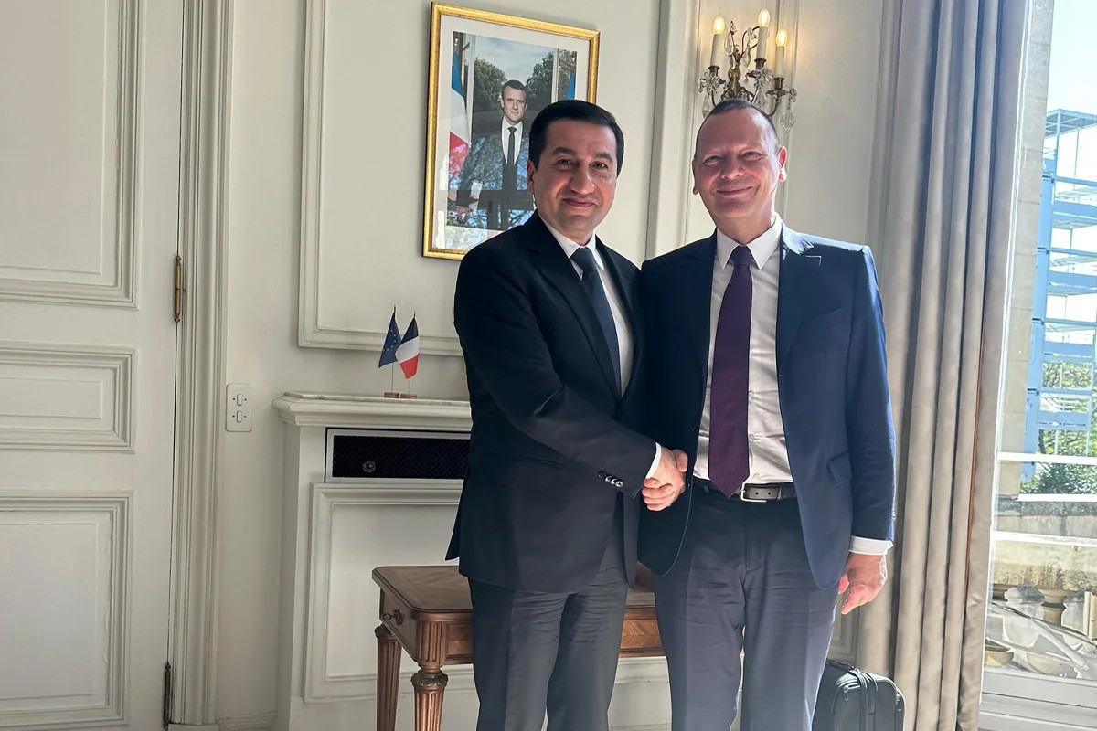 Hikmət Hacıyev Makronun diplomatik müşaviri ilə müzakirə apardı