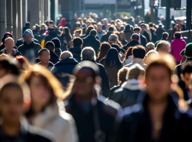 Qısa boylu olmanın ağıla gəlməyəcək üstünlükləri - Araşdırma