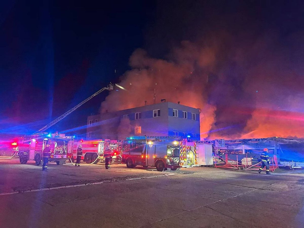 İsrailin silah zavodu yandırıldı&nbsp;