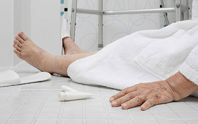 54 yaşlı kişi hamamda yıxılıb öldü