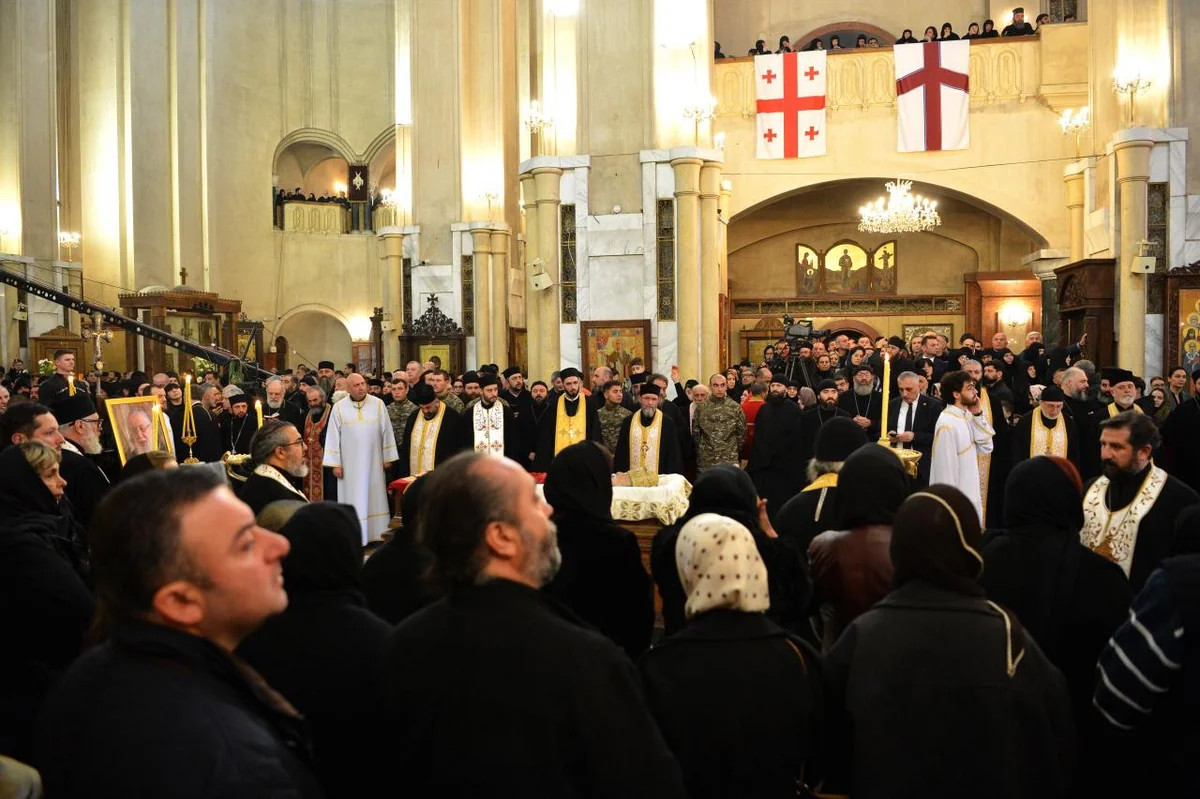 II İliya dəfn edildi - YENİLƏNİB