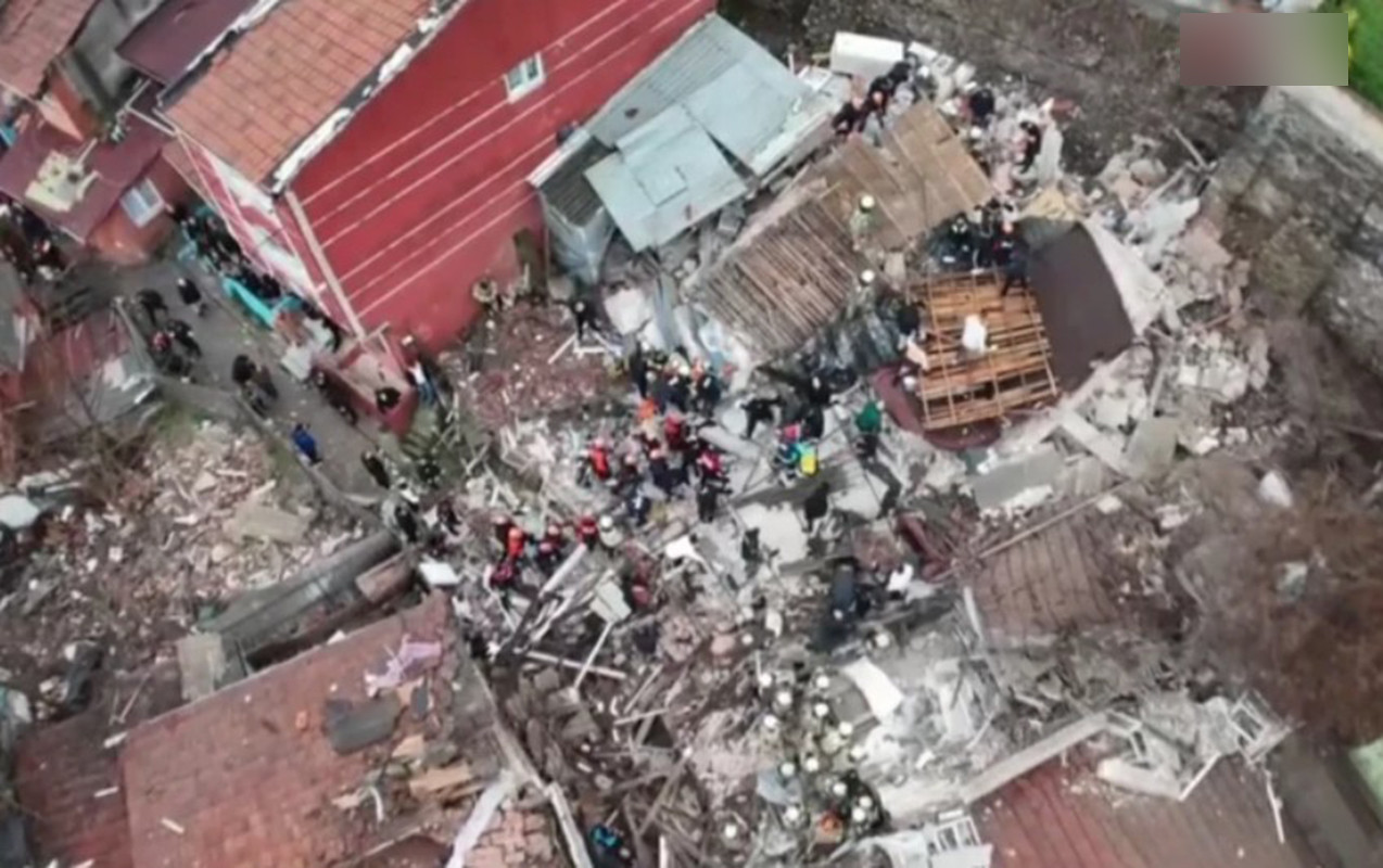 Türkiyədə bina çökdü - VİDEO