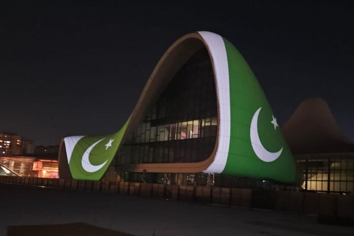 Heydər Əliyev Mərkəzi Pakistan bayrağı ilə proyeksiya olundu