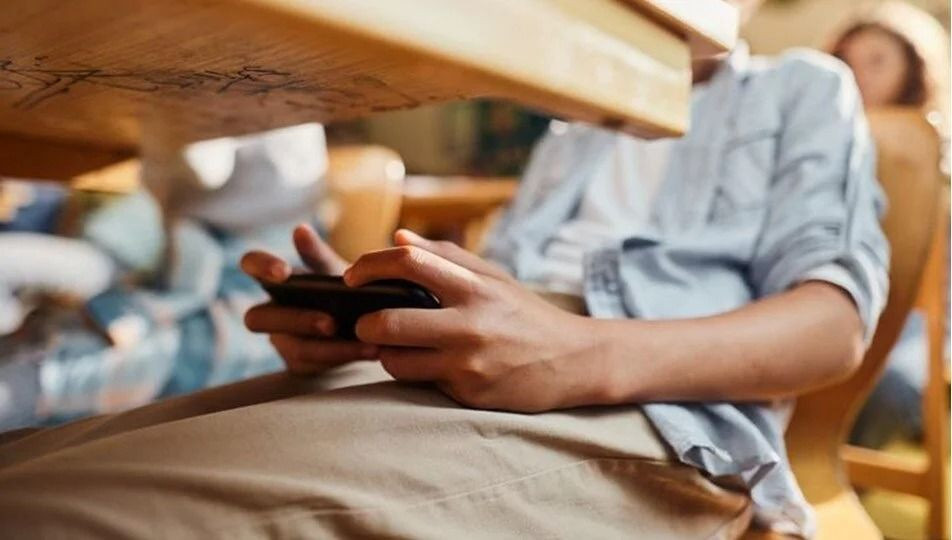 Uşaqlara telefon qadağası&nbsp;qoyulacaq