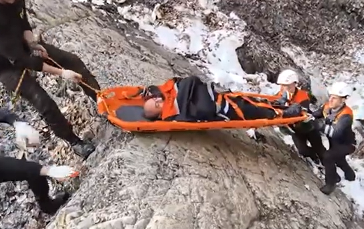 Qəbələdə şəlalənin yanında yıxılaraq yaralandı - VİDEO