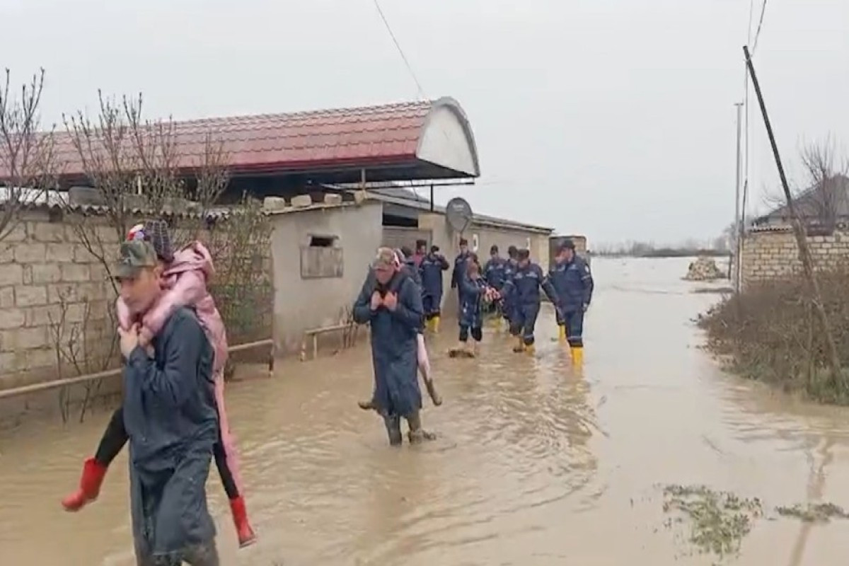 Xaçmazda evlərə su doldu, 22 nəfər təxliyə edildi - FOTO/VİDEO&nbsp;