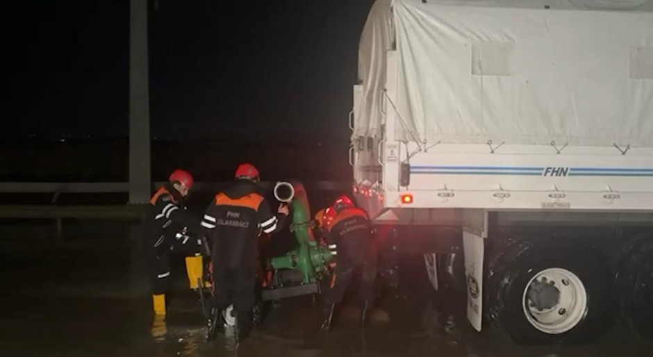 İntensiv yağışla bağlı 33 nəfər təxliyə edilib - VİDEO