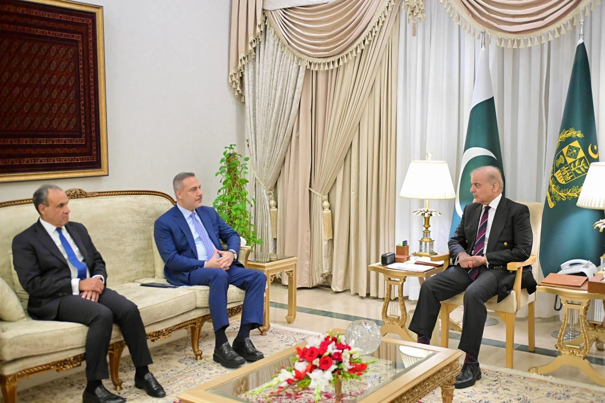 Şahbaz Şərif Hakan Fidanla müzakirə apardı - FOTO