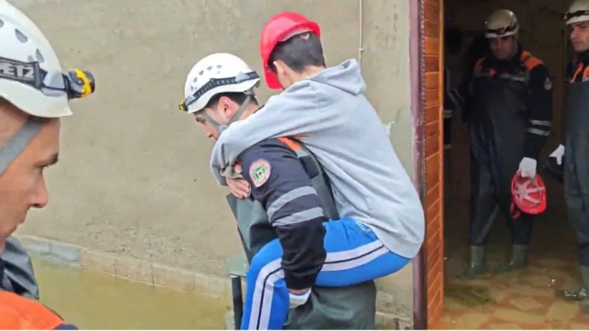 Su basmış ərazilərdən 278 nəfər təxliyə edildi - VİDEO