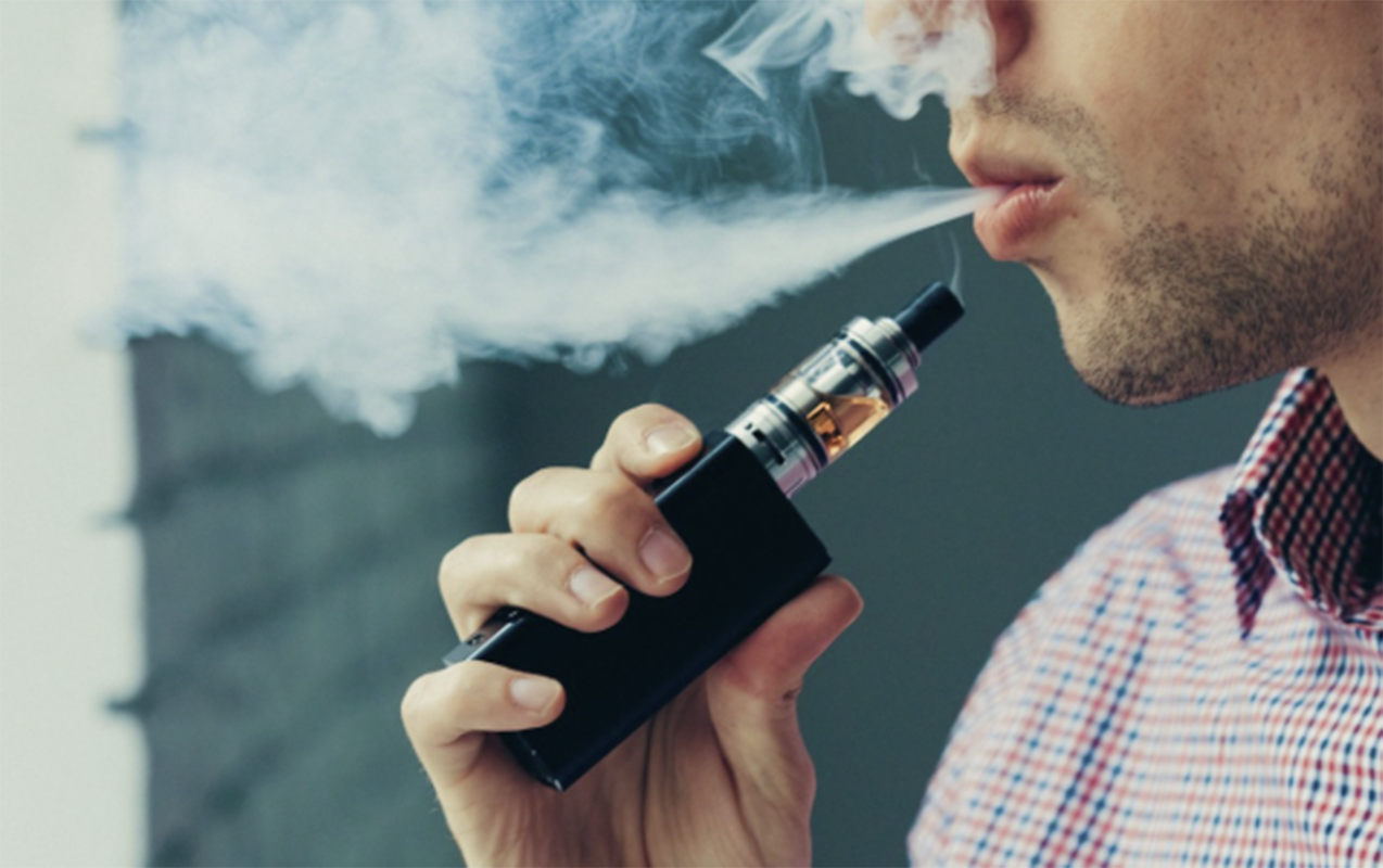 Bu gündən küçədə elektron siqaret çəkənlər cərimələnəcək