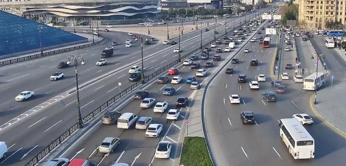 Paytaxtın bu küçələrində sıxlıq var