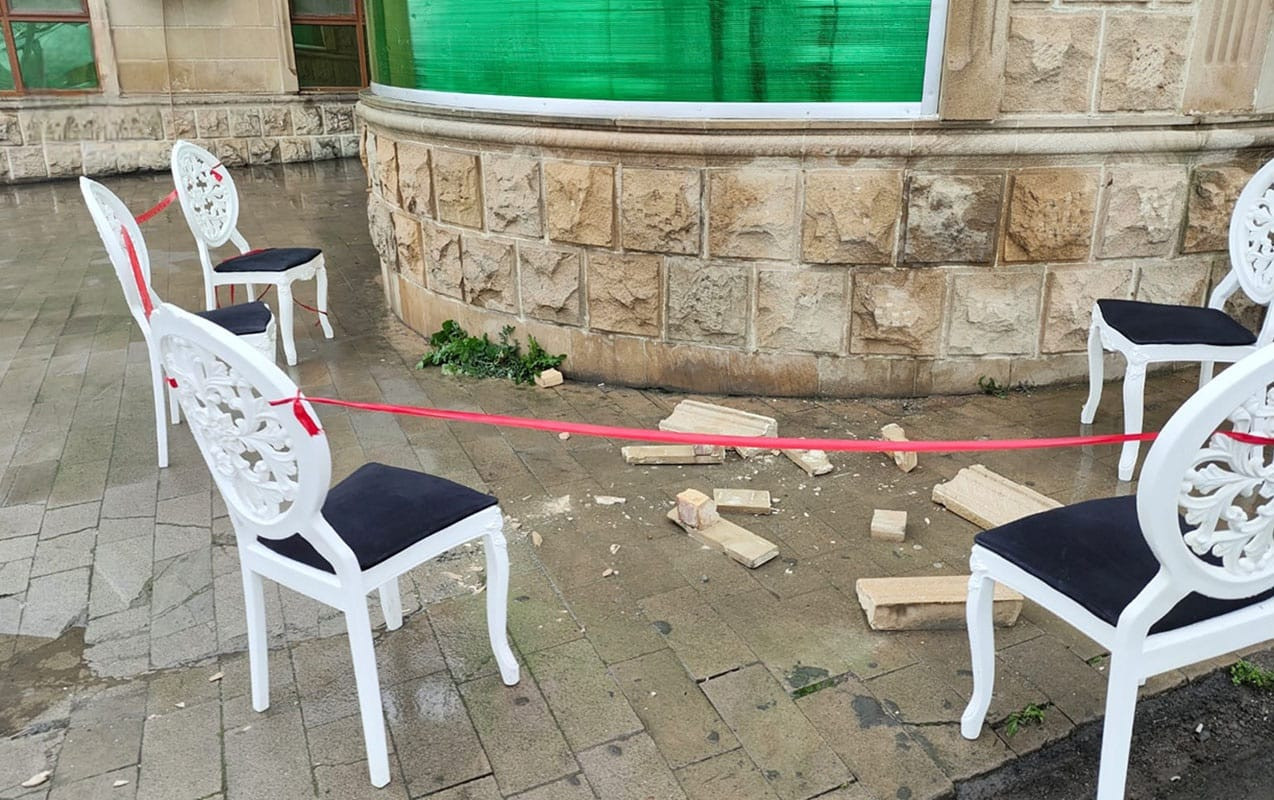 Azərbaycanda oğlunun toyunda başına daş düşən kişi öldü - FOTO