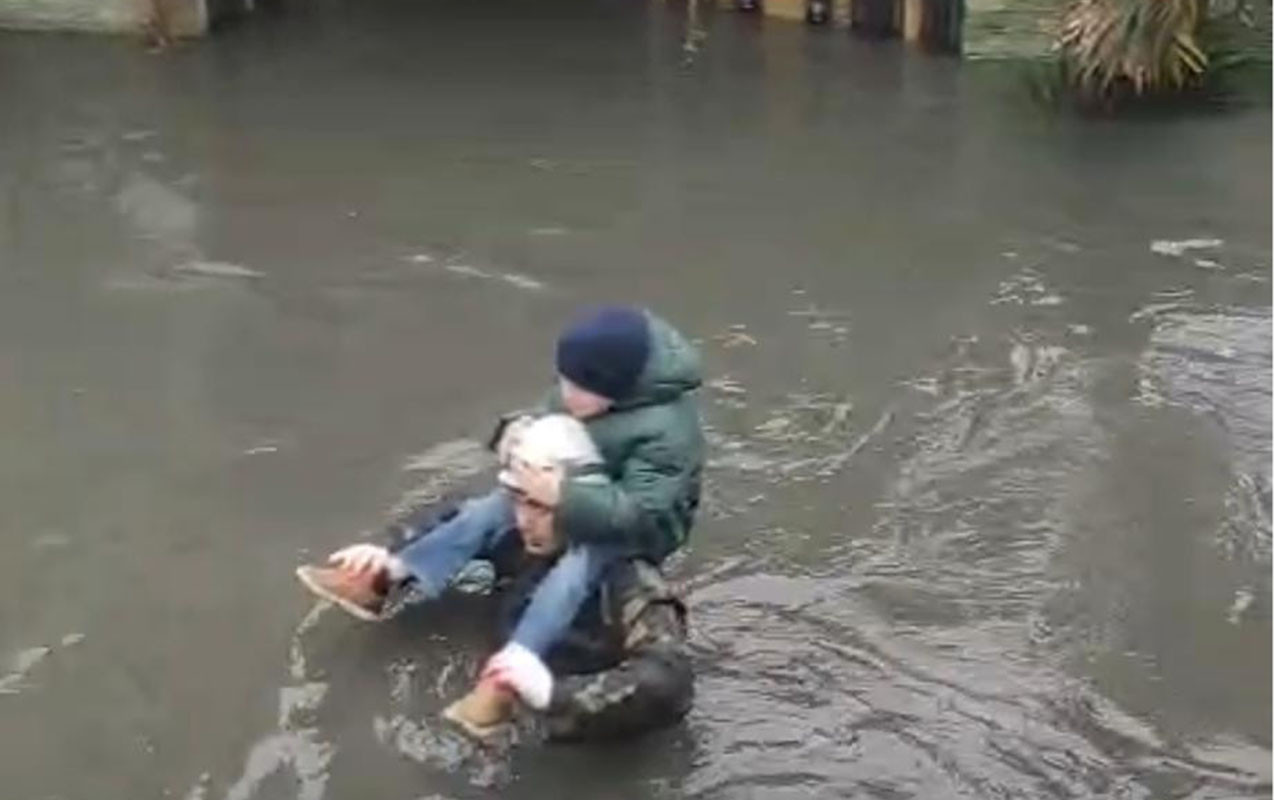 Keşlədə evləri su basdı - İnsanlar təxliyə edilir / VİDEO