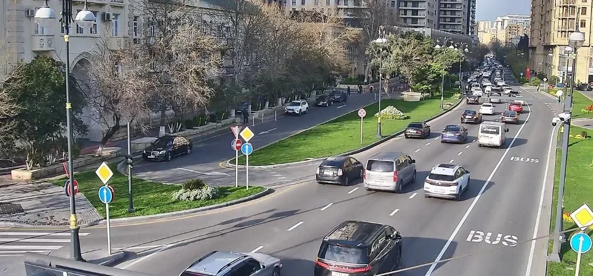 Paytaxtın bu küçələrində sıxlıq var