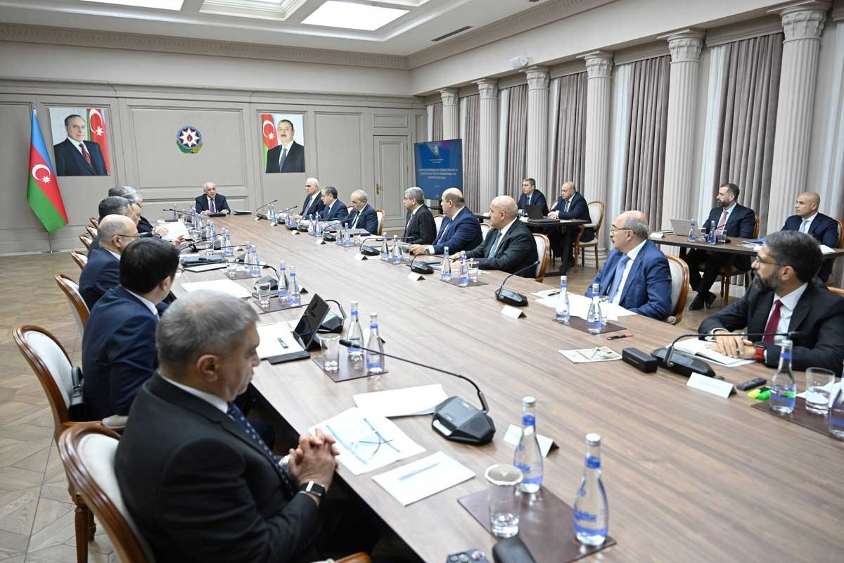 Baş nazir hökumət üzvlərini topladı&nbsp;