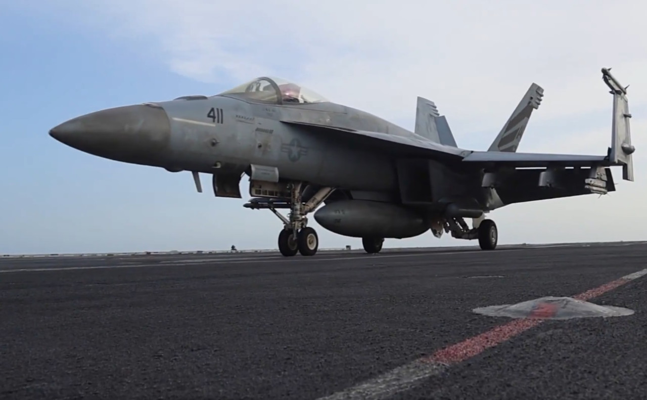 ABŞ İranın Xarq adasını bombalayıb