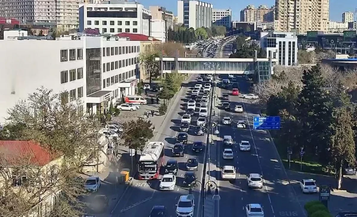 Bakının bu küçələrində sıxlıq var