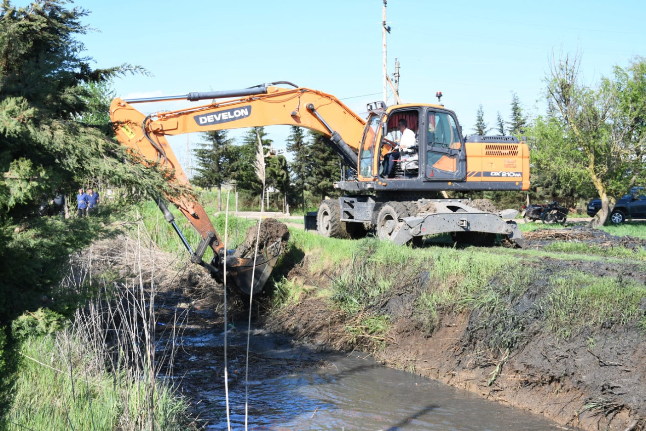 Masallının Həsənli kəndində su aparıcı kanal təmizləndi - FOTO