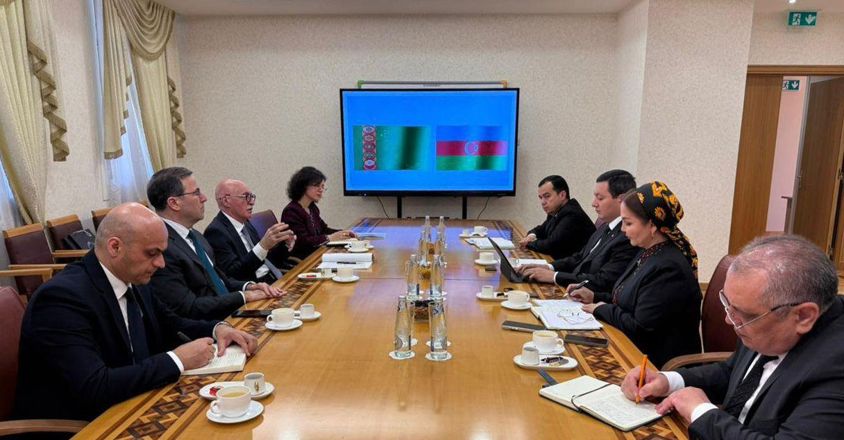 Firudin Qurbanov Türkmənistanın təhsil nazirinin müavinləri ilə görüşdü