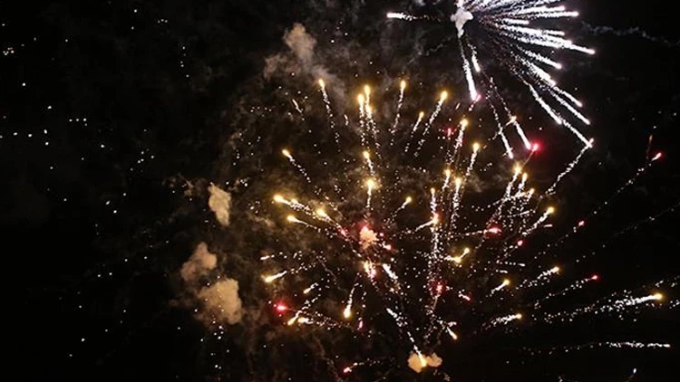 Fişəng anbarında PARTLAYIŞ - Ölən və yaralananlar var