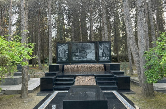 Tahir Salahovun qəbirüstü abidəsi ucadıldı