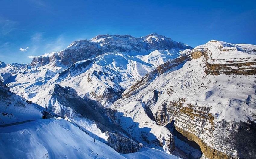 Şahdağa qar yağır