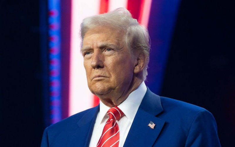 \"Hörmüz boğazının blokadası davam edir\" - Tramp