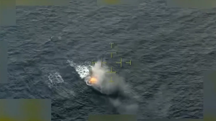 ABŞ Sakit okeanda 2 gəmiyə hücum etdi - Ölənlər var